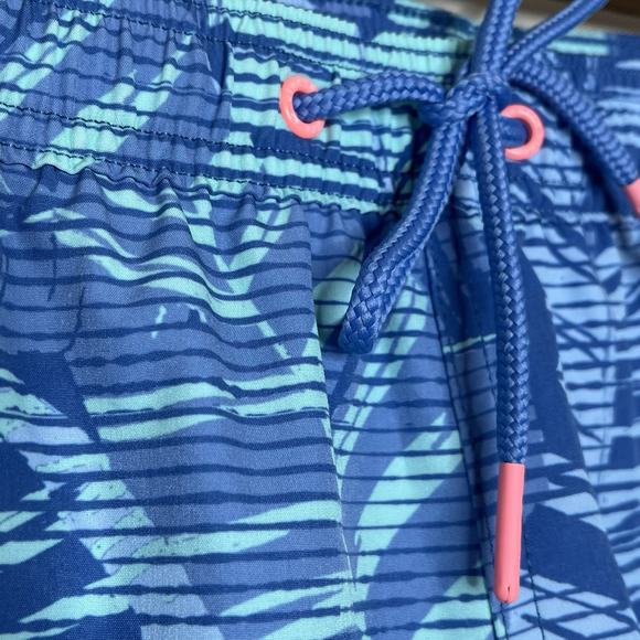 Vineyard Vines 7” Chappy Trunks Camo Bayside Blue Mens XXL Tropical Swim - Picture 2 of 7